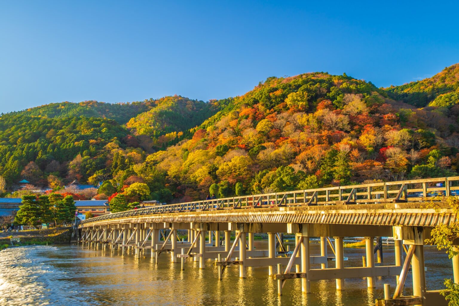 渡月橋-秋-1536x1024.jpg